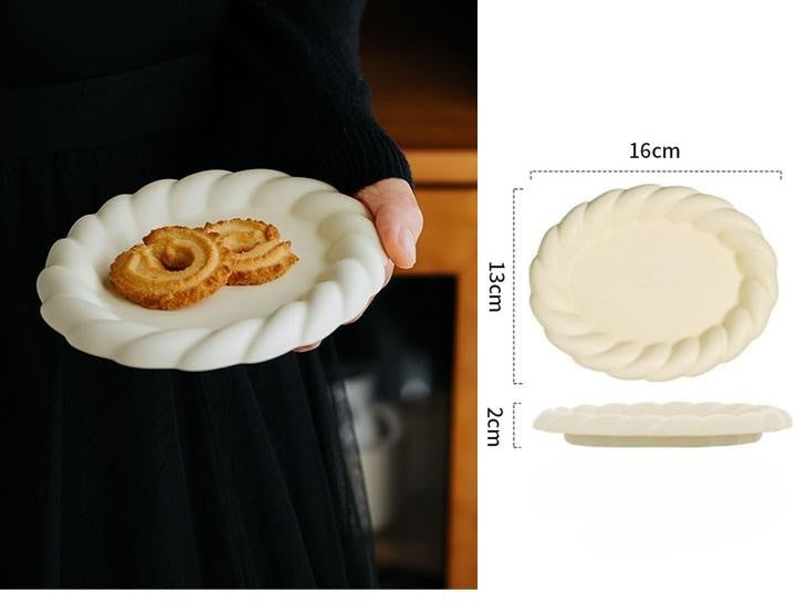 Ceramic dessert plate, view 3