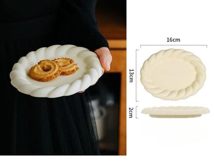 Ceramic dessert plate, view 3