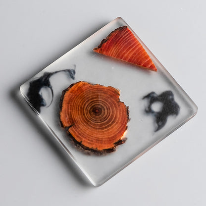 The pine pattern set in the resin