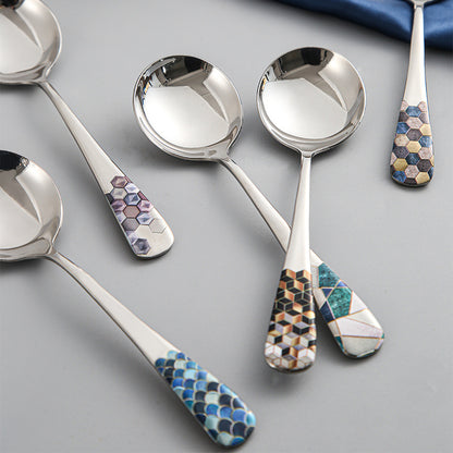 Minimalist soup spoon